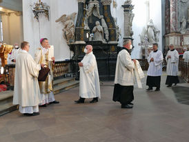 Diakonenweihe im Fuldaer Dom (Foto: Karl-Franz Thiede)